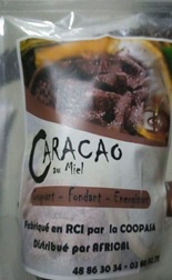 Du caramel à base de cacao bio de qualité bien trié et bien séché. Il y a la gamme au lait, la gamme au miel et la gamme au sucre.