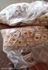 Il s’agit d’un produit à base du manioc pilé, et pressé ensuite grillé appelé ‘’Boule-Boule’’ communément avec du coco grillé.